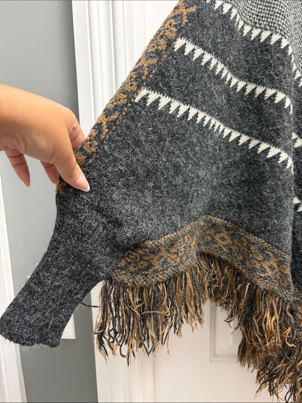 Dreamers Fringe Poncho Style Sweater M/L Charcoal Gray Tribal Boho Western Cape